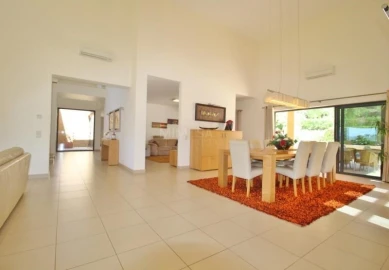 Moradia T5 para Venda em Lagos (São Sebastião e Santa Maria)