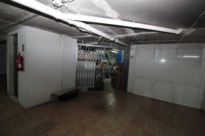 Loja para Venda em Lagos (São Sebastião e Santa Maria)