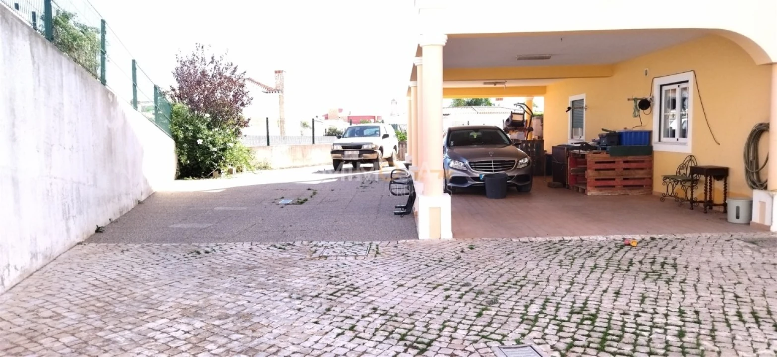 Moradia T5 para Venda em Lagos (São Sebastião e Santa Maria) Foto 36
