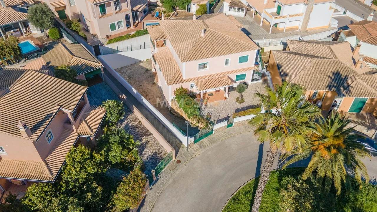 Moradia T5 para Venda em Lagos (São Sebastião e Santa Maria) Foto 46