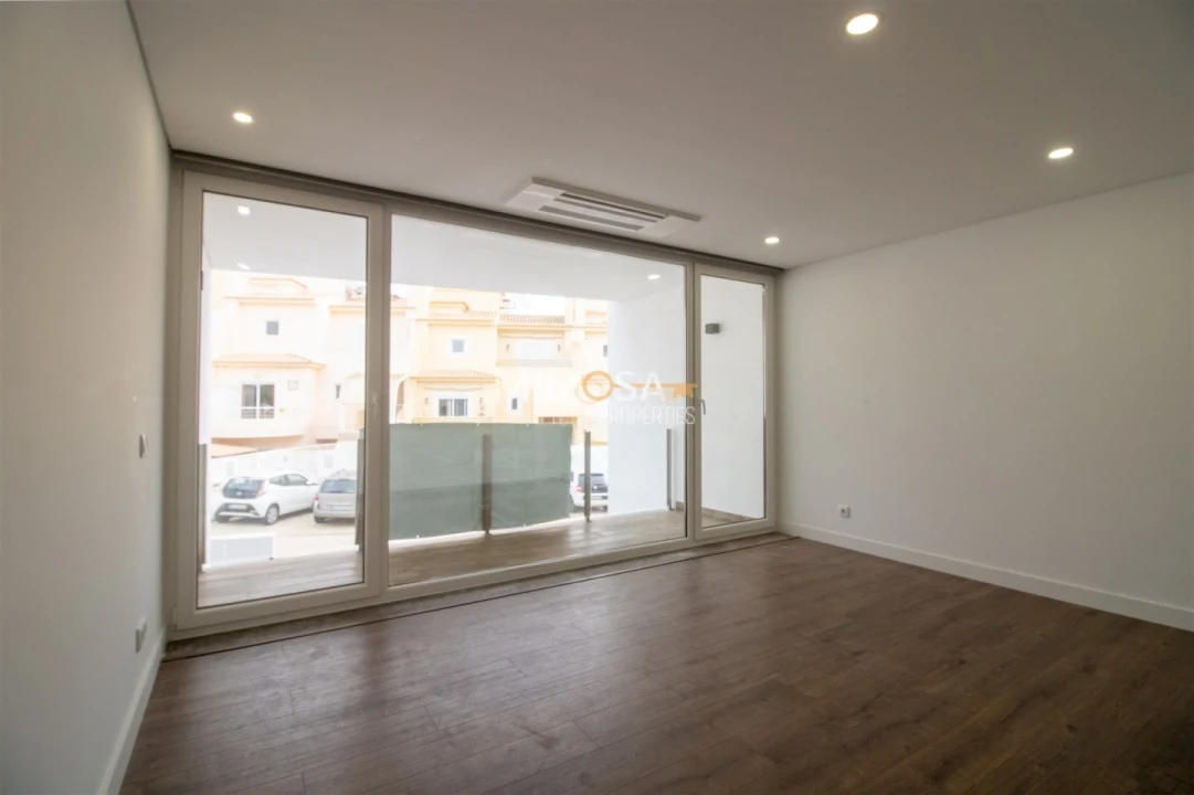 Moradia T4 para Venda em Lagos (São Sebastião e Santa Maria) Foto 6