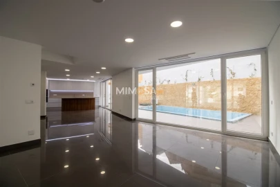 Moradia T4 para Venda em Lagos (São Sebastião e Santa Maria)