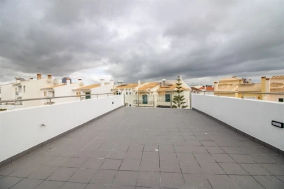 Moradia T4 para Venda em Lagos (São Sebastião e Santa Maria)