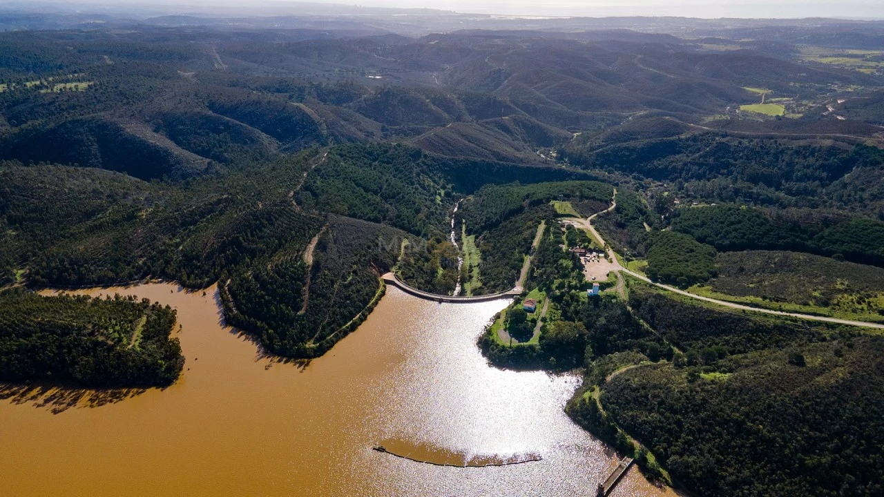 Terreno Misto para Venda em Bensafrim e Barão de São João Foto 1