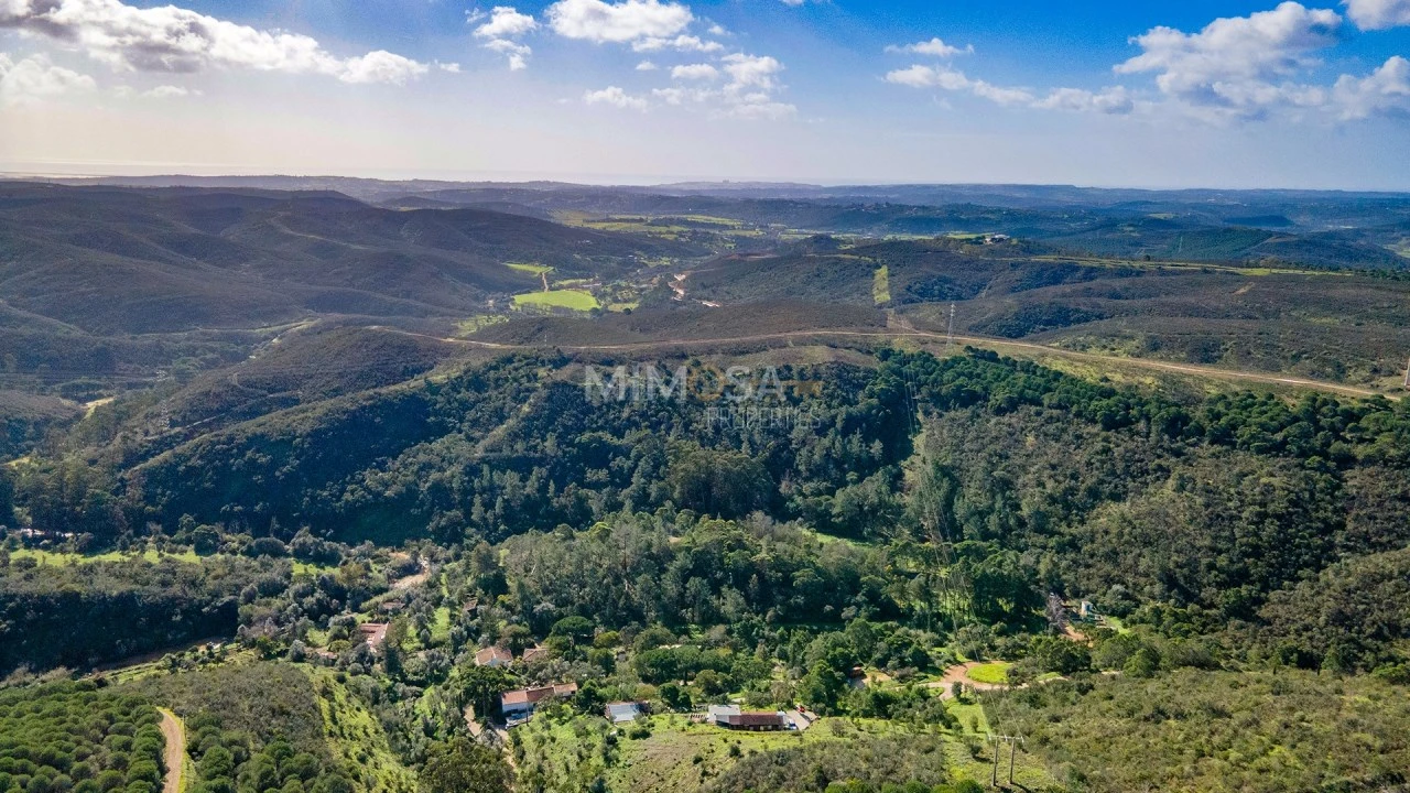Terreno Misto para Venda em Bensafrim e Barão de São João Foto 3