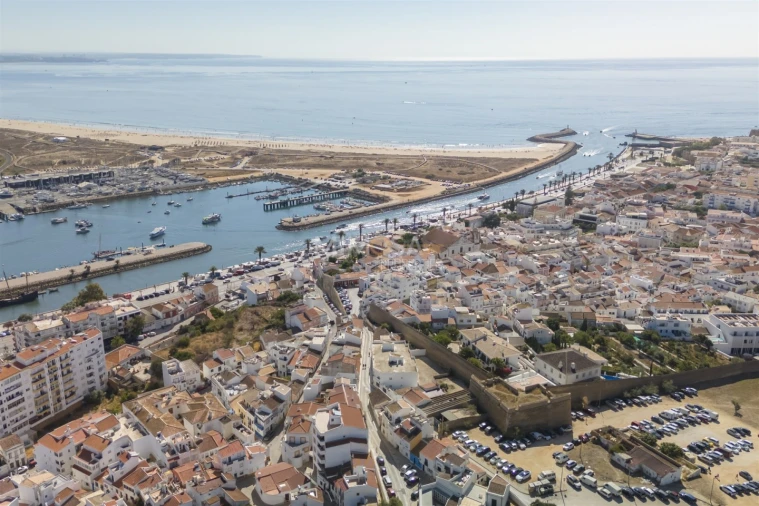 Moradia T1 para Venda em Lagos (São Sebastião e Santa Maria) Foto 18