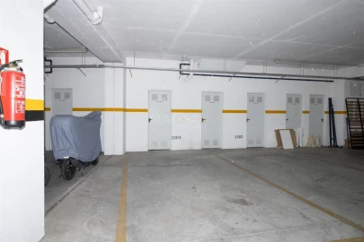 Garagem para Arrendamento em Lagos (São Sebastião e Santa Maria)