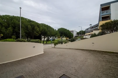 Garagem para Arrendamento em Lagos (São Sebastião e Santa Maria)