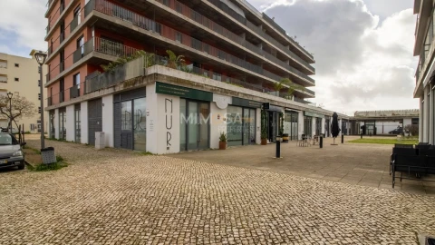 Loja para Venda em Lagos (São Sebastião e Santa Maria)