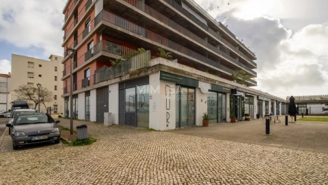 Loja para Venda em Lagos (São Sebastião e Santa Maria)