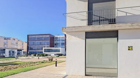 Loja para Venda em Lagos (São Sebastião e Santa Maria)