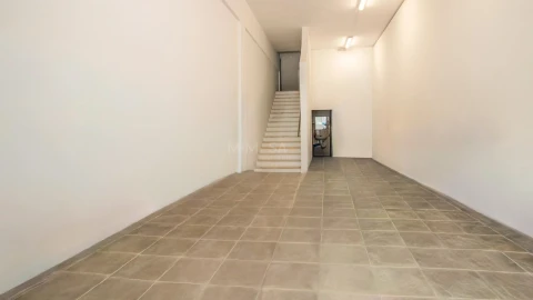 Armazém para Venda em Odiaxere