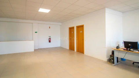 Armazém para Venda em Odiaxere