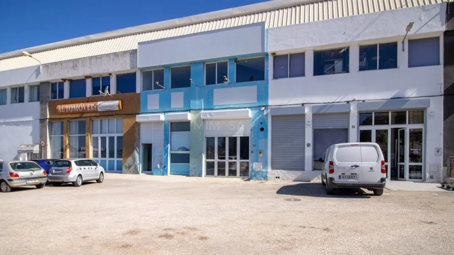 Armazém para Venda em Odiaxere