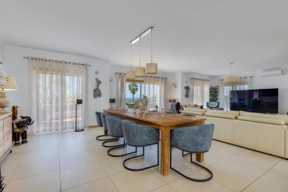 Moradia T5 para Venda em Luz