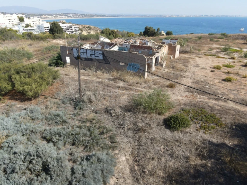 Terreno para Venda em Lagos (São Sebastião e Santa Maria) Foto 1