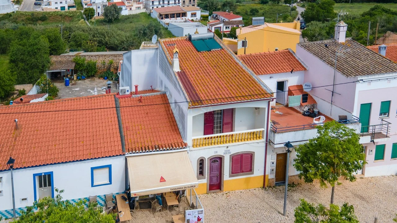 Moradia T4 para Venda em Bensafrim e Barão de São João Foto 1