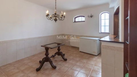 Moradia T4 para Venda em Bensafrim e Barão de São João