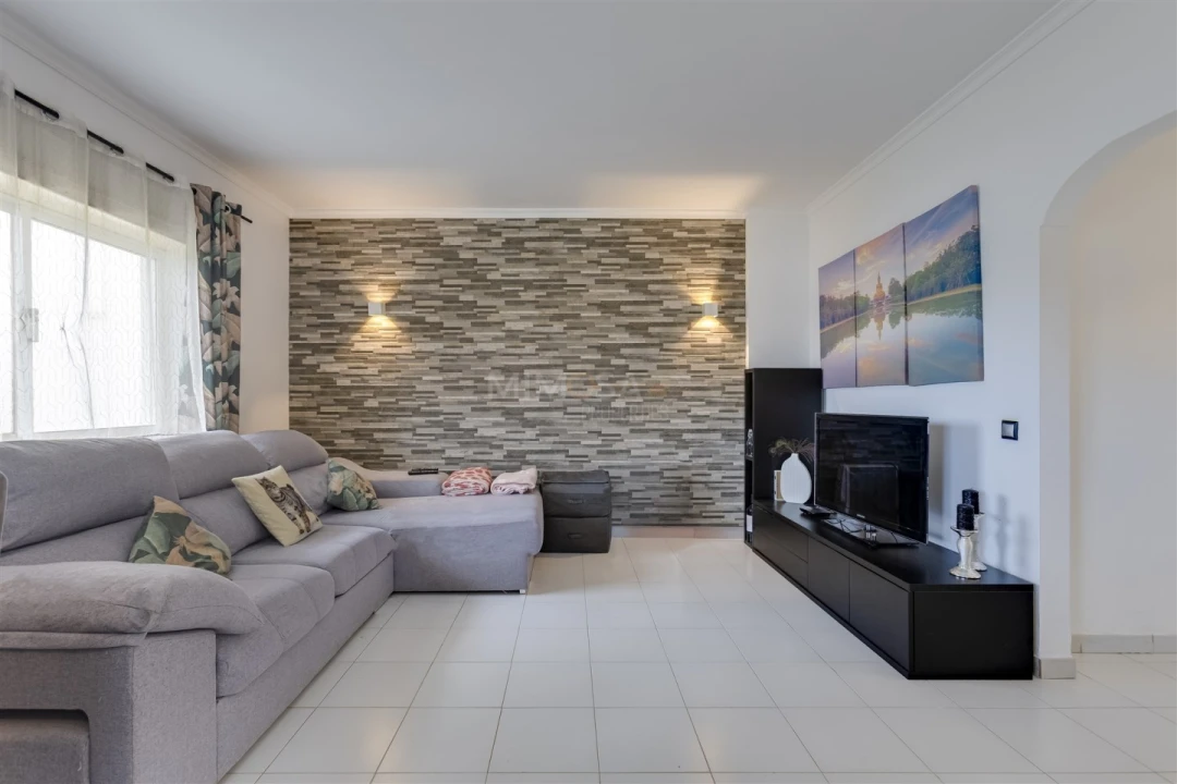 Apartamento T1 para Venda em Budens Foto 2