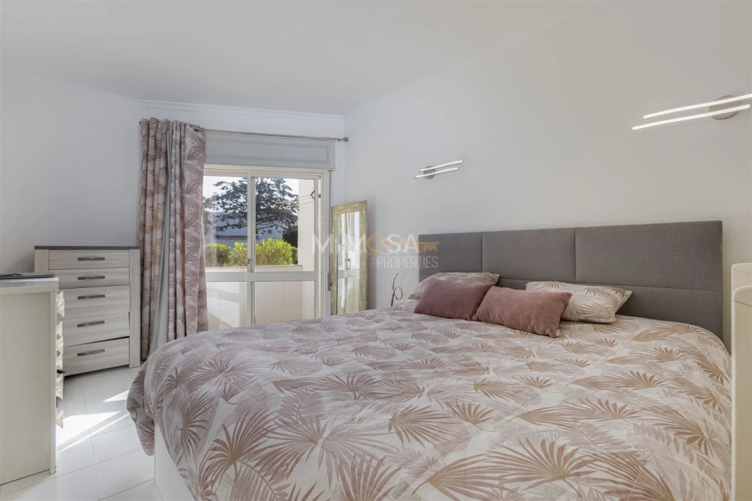 Apartamento T1 para Venda em Budens Foto 6