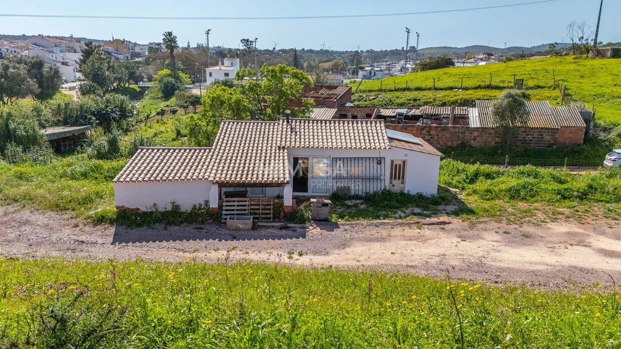 Moradia T1 para Venda em Bensafrim e Barão de São João Foto 1