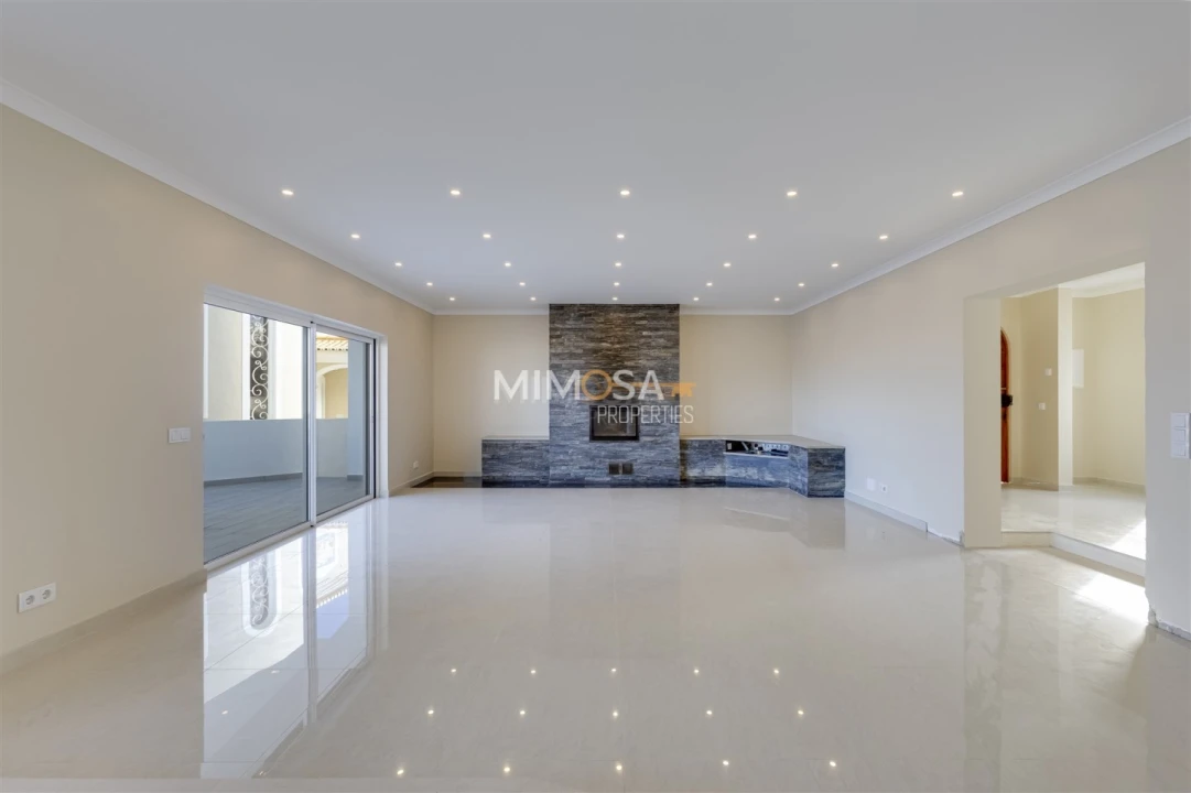 Moradia T4 para Venda em Lagos (São Sebastião e Santa Maria) Foto 15