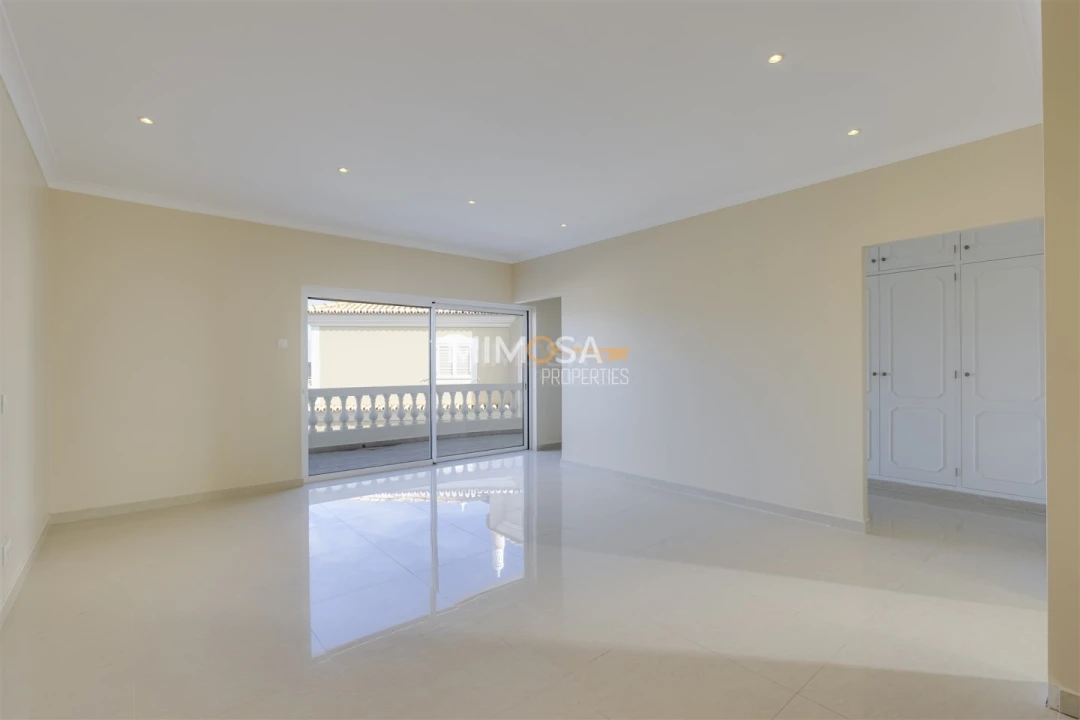 Moradia T4 para Venda em Lagos (São Sebastião e Santa Maria) Foto 25