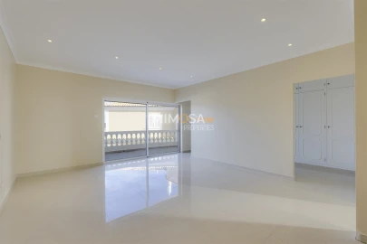 Moradia T4 para Venda em Lagos (São Sebastião e Santa Maria)