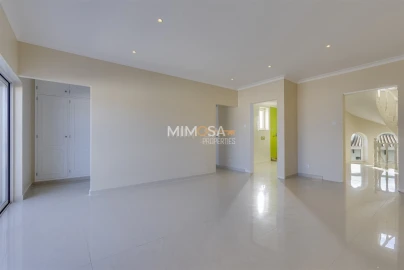 Moradia T4 para Venda em Lagos (São Sebastião e Santa Maria)