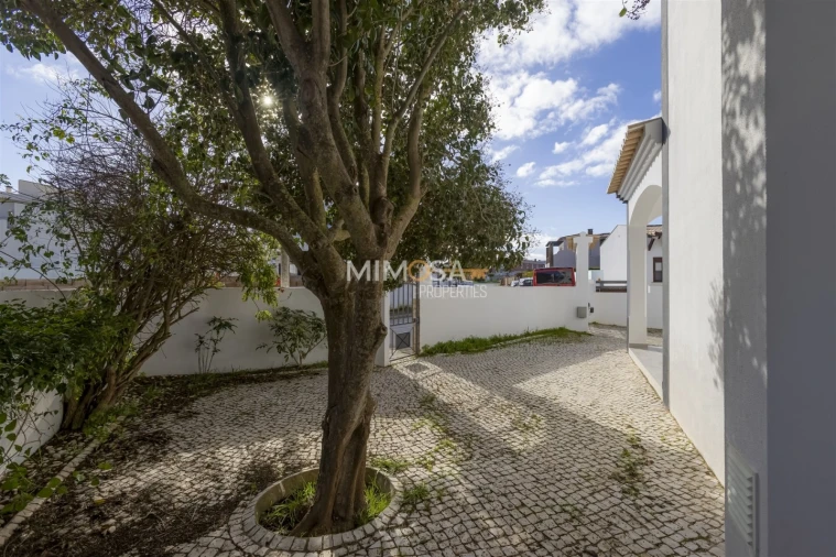 Moradia T4 para Venda em Lagos (São Sebastião e Santa Maria) Foto 4