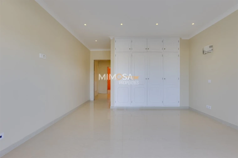 Moradia T4 para Venda em Lagos (São Sebastião e Santa Maria) Foto 32