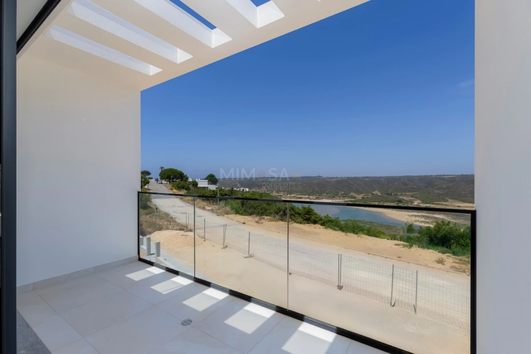 Apartamento T3 para Venda em Aljezur Foto 1