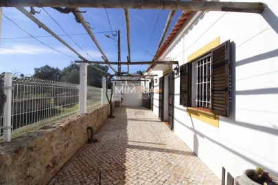 Quinta T4 para Venda em Bensafrim e Barão de São João