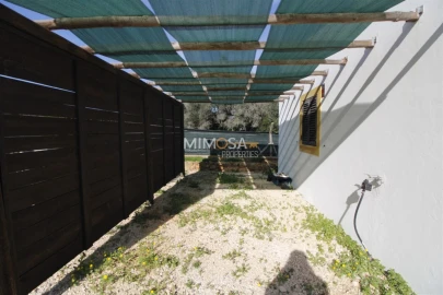 Quinta T4 para Venda em Bensafrim e Barão de São João