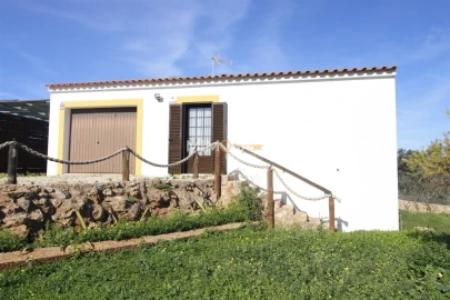 Quinta T4 para Venda em Bensafrim e Barão de São João