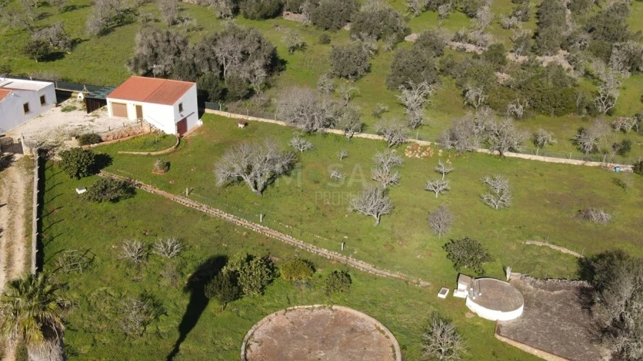 Quinta T4 para Venda em Bensafrim e Barão de São João