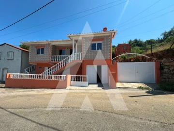 Moradia T3 para Venda em Cedrim e Paradela