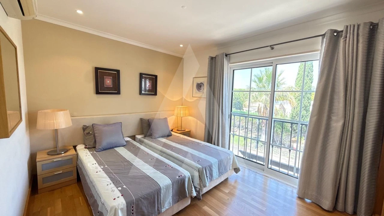 Apartamento T2 para Venda em Quarteira Foto 12