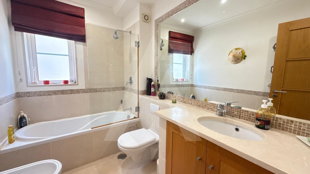 Apartamento T2 para Venda em Quarteira Foto 14