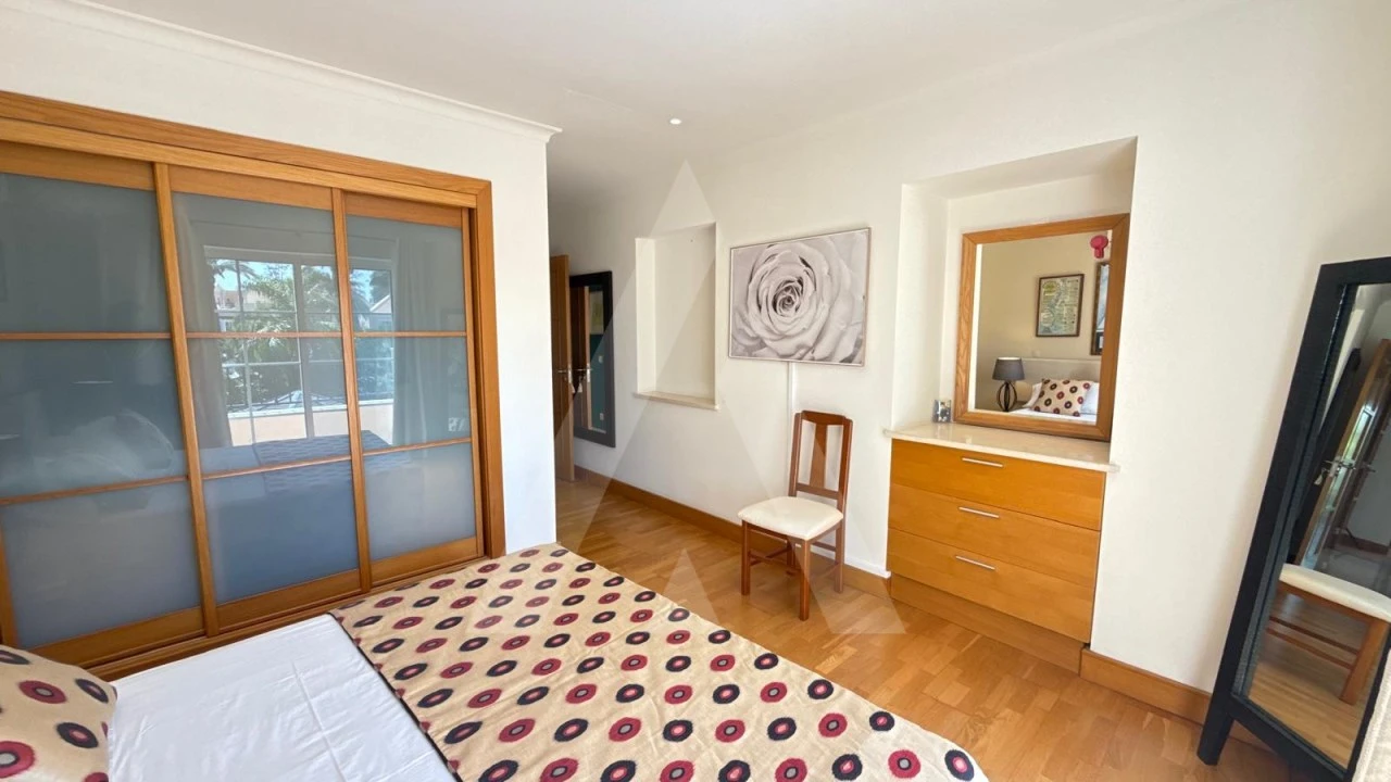 Apartamento T2 para Venda em Quarteira Foto 11