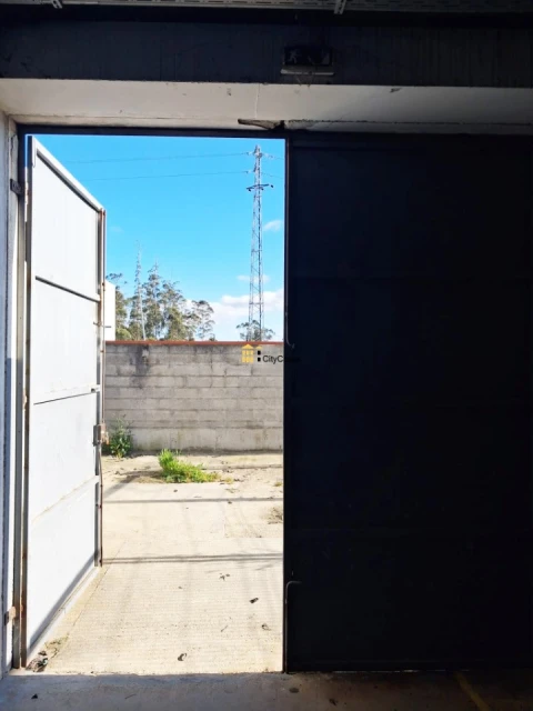 Armazém para Venda em Touguinha e Touguinhó
