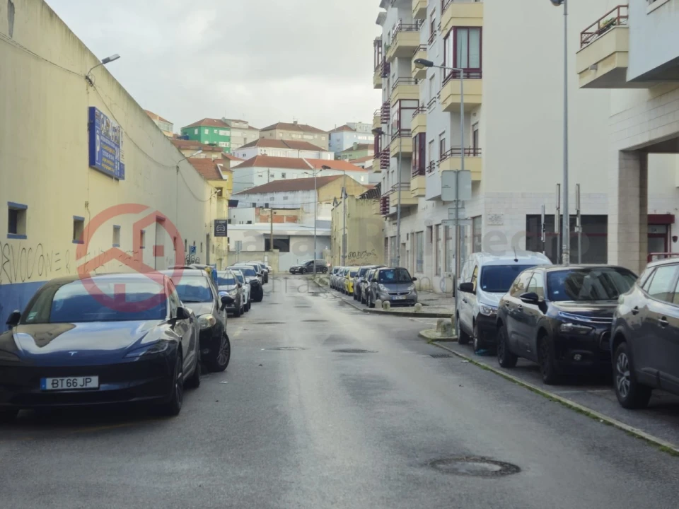 Garagem para Arrendamento em Almada, Cova da Piedade, Pragal e Cacilhas Foto 6