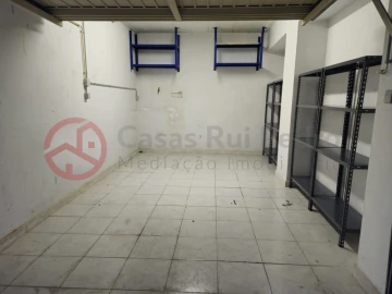 Garagem para Arrendamento em Almada, Cova da Piedade, Pragal e Cacilhas