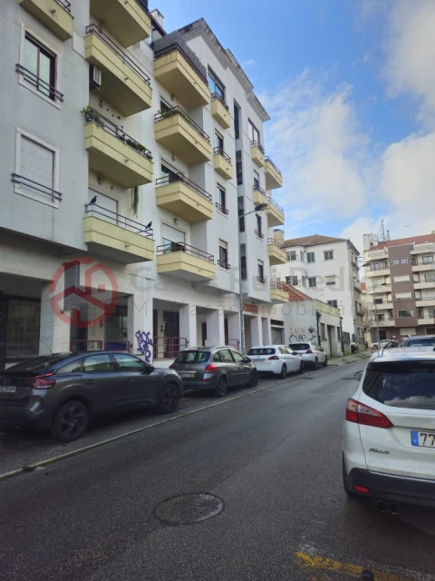 Garagem para Arrendamento em Almada, Cova da Piedade, Pragal e Cacilhas