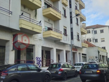 Garagem para Arrendamento em Almada, Cova da Piedade, Pragal e Cacilhas