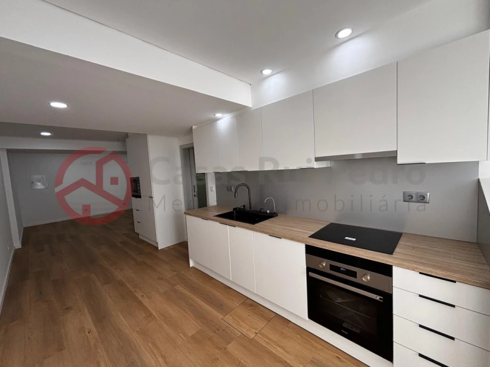 Apartamento T2 para Venda em Almada, Cova da Piedade, Pragal e Cacilhas Foto 2
