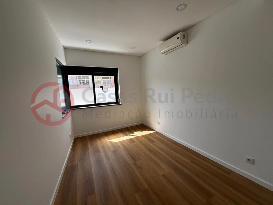 Apartamento T2 para Venda em Almada, Cova da Piedade, Pragal e Cacilhas Foto 16