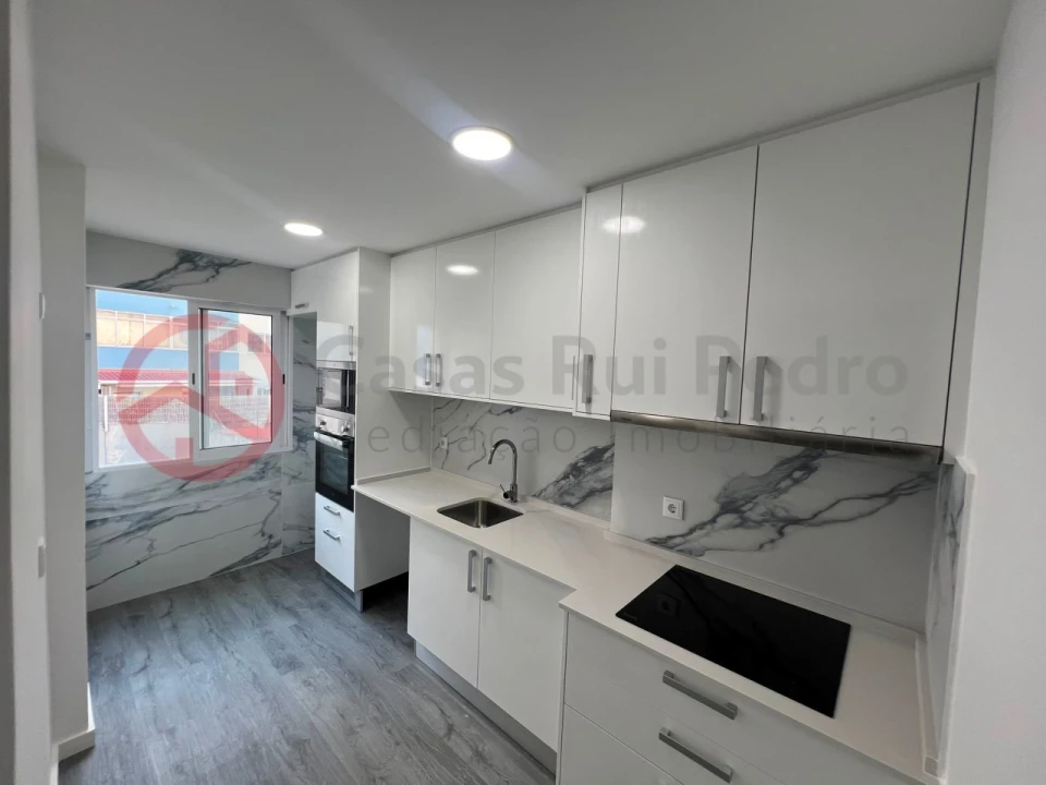 Apartamento T2 para Venda em Almada, Cova da Piedade, Pragal e Cacilhas Foto 3