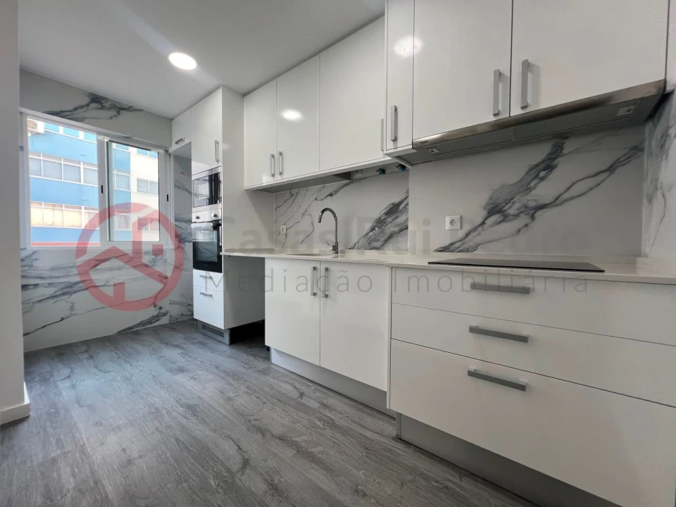 Apartamento T2 para Venda em Almada, Cova da Piedade, Pragal e Cacilhas Foto 1