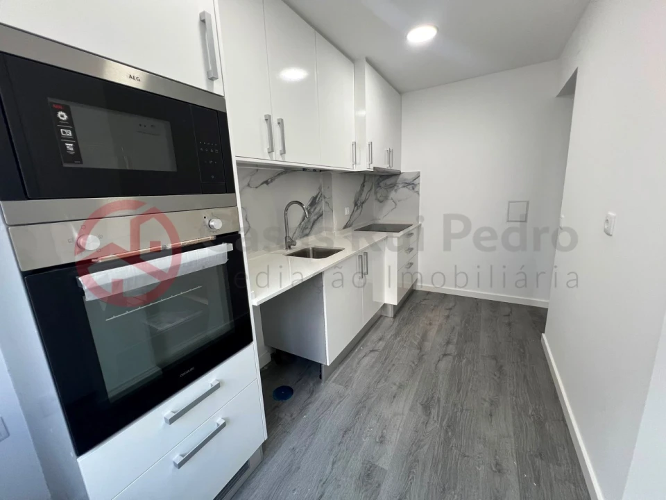 Apartamento T2 para Venda em Almada, Cova da Piedade, Pragal e Cacilhas Foto 2